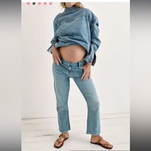 HATCH The Crop Maternity Jean in Light Wash